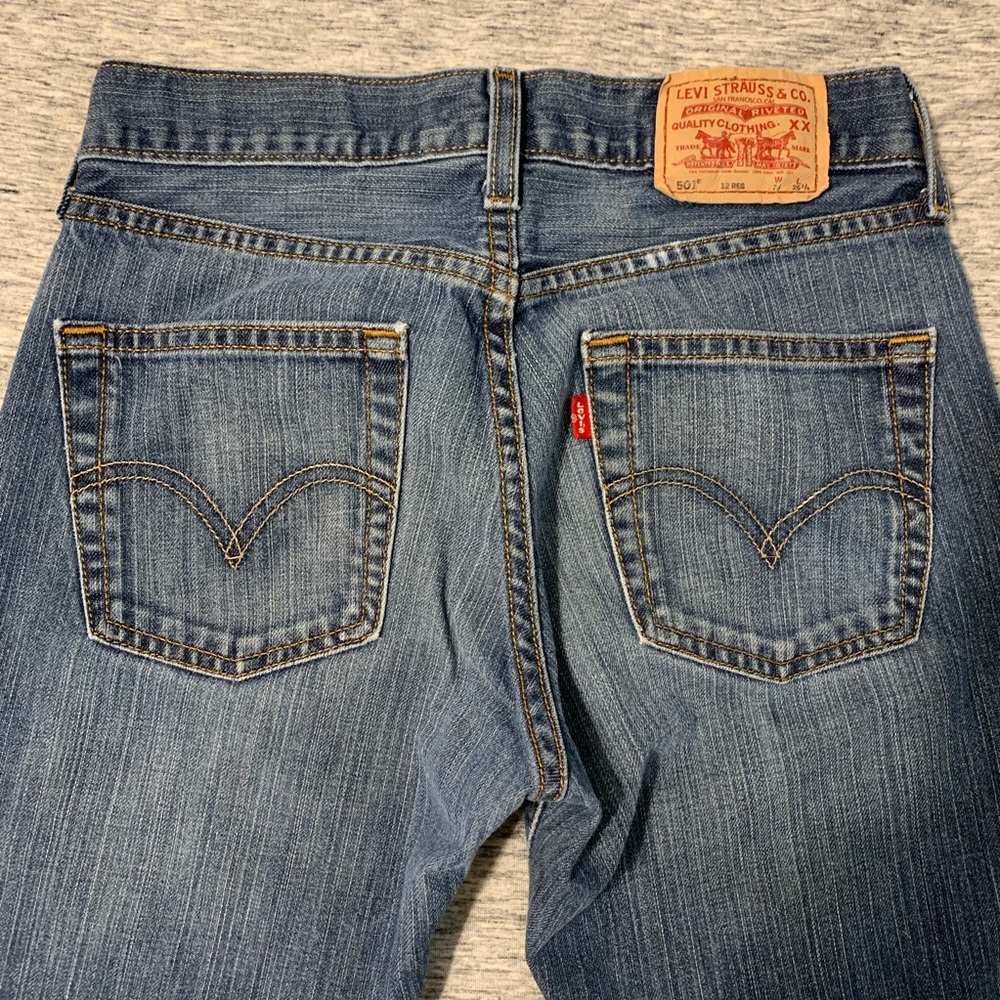 VINTAGE 90s Levi’s 501 Ankle Jeans